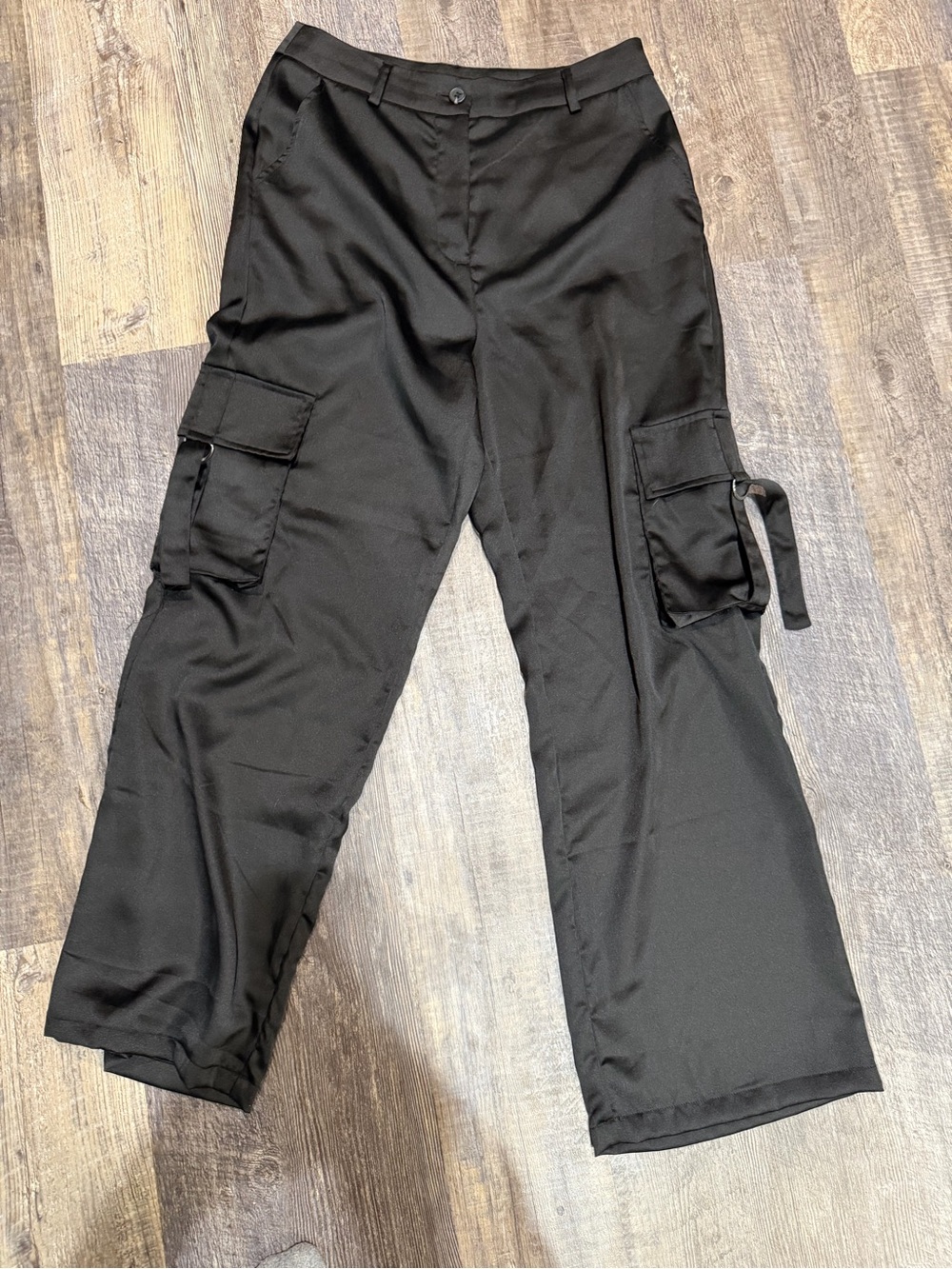 Sincerely Jules silky smooth Black Cargo Pants with Side Pockets fits like a med